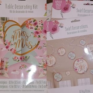NWT Mint to Be Table Decorating Kit & 4 Packages of Swirl Decorations